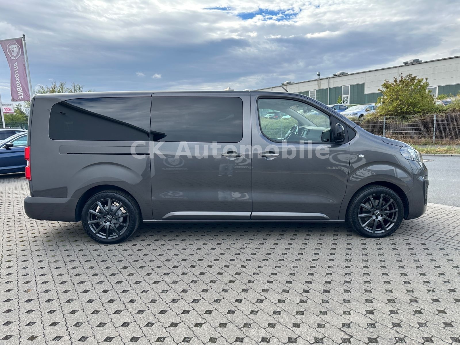 Fahrzeugabbildung Opel Zafira Life Elegance L/7 Sitze/Navi/Pano/LED/AHK