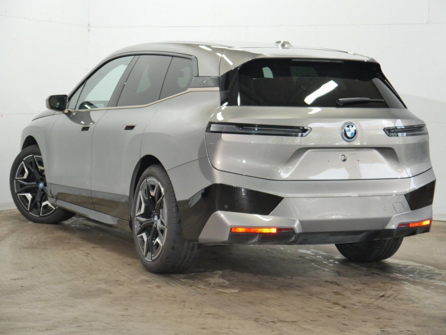 Fahrzeugabbildung BMW iX xDrive40 |Autobahnassistent |BMW Laserlicht |