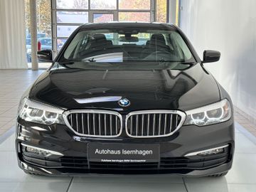 Fahrzeugabbildung BMW 530e iP Kamera Alarm LiveCockpitPlus Sport