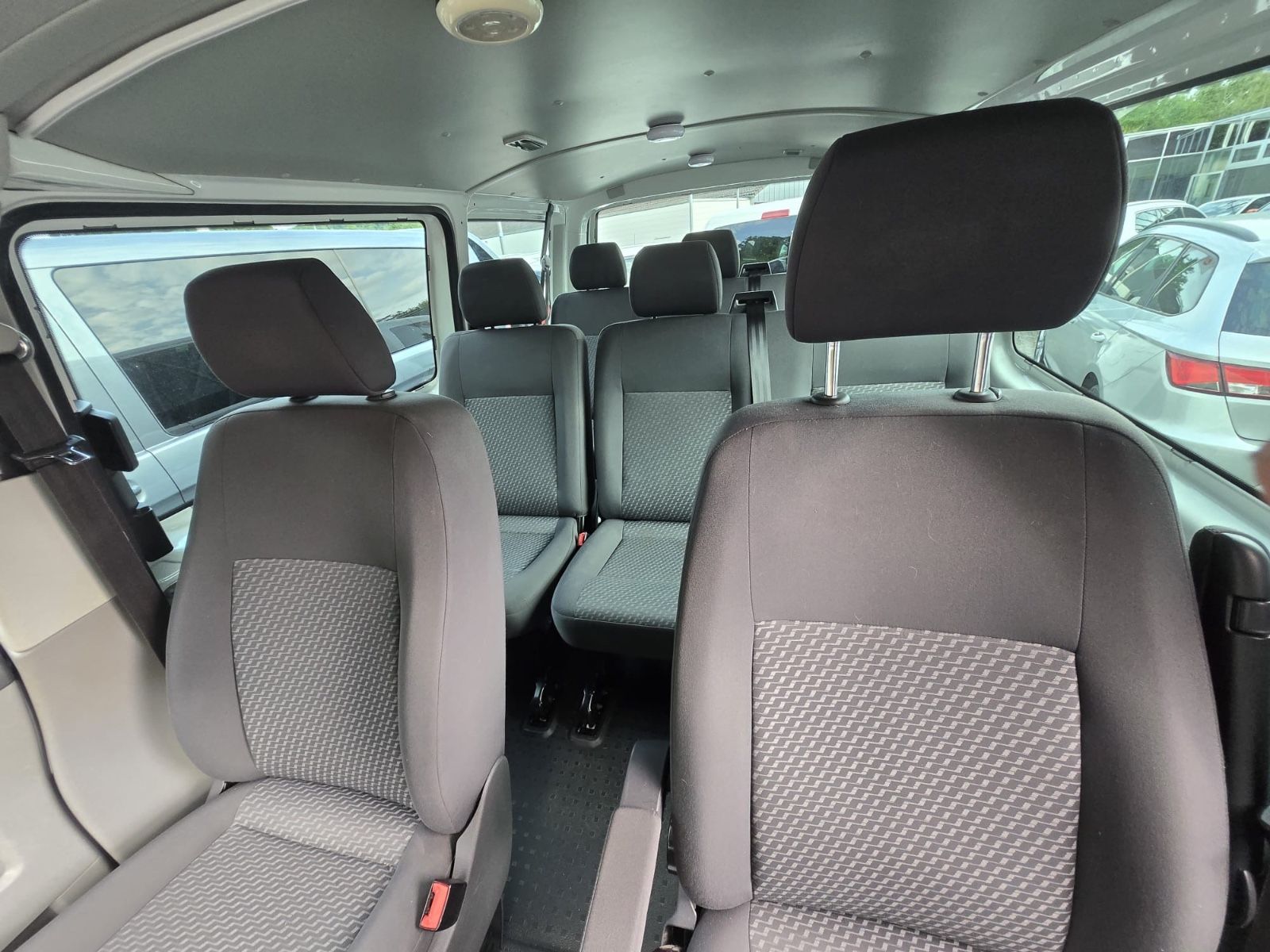 Fahrzeugabbildung Volkswagen T5 Transporter Kombi * 8.SITZER * NAVI *
