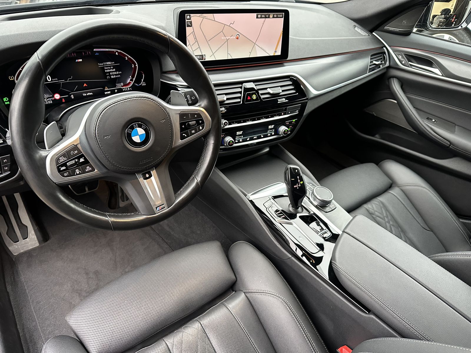 Fahrzeugabbildung BMW 520d Touring xDrive M-Sport NAV+LED+HEAD-UP+KAM