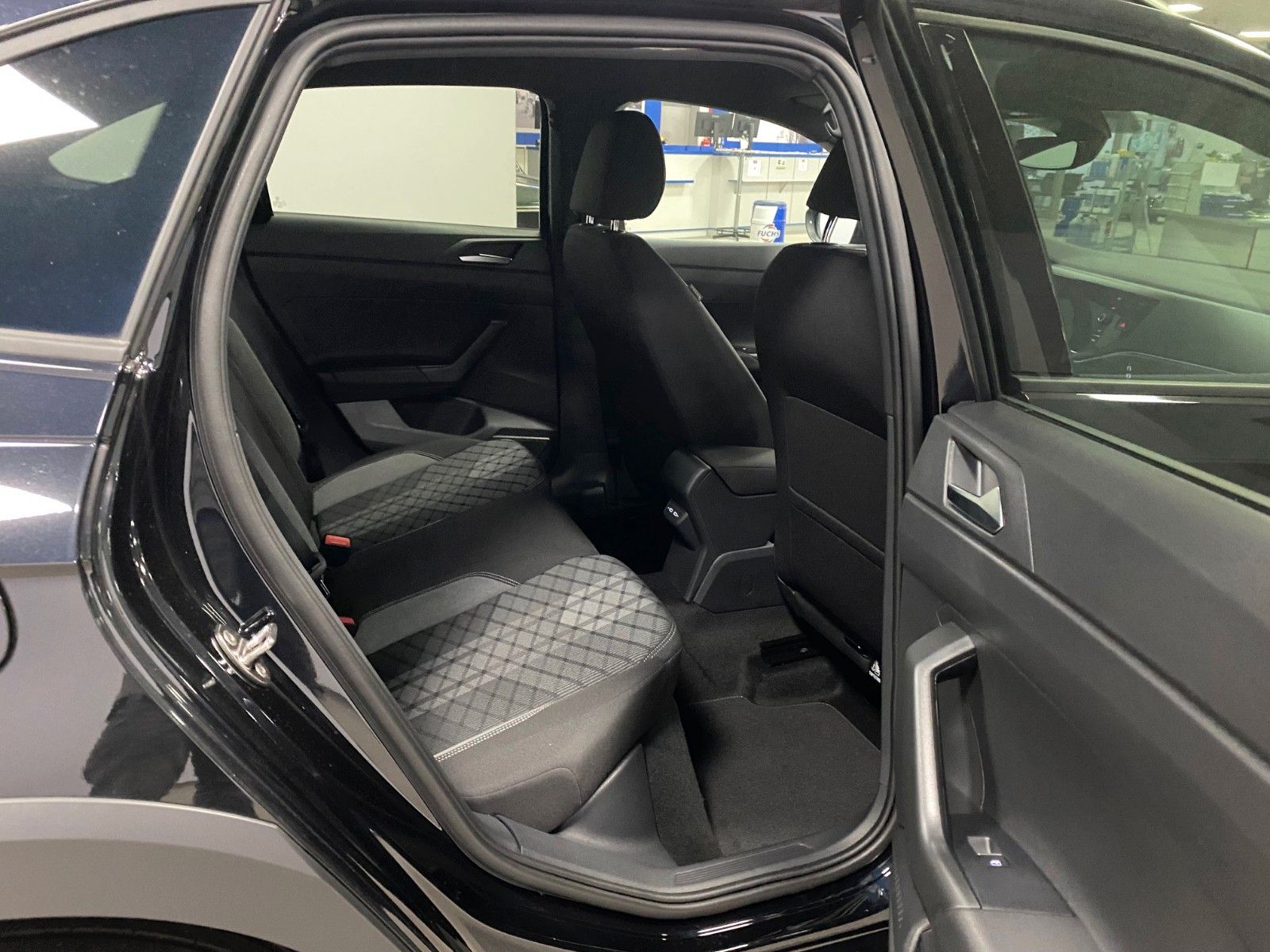 Fahrzeugabbildung Volkswagen Taigo 1.0 TSI DSG R-Line+MATRIX+iQ Light+ACC+App