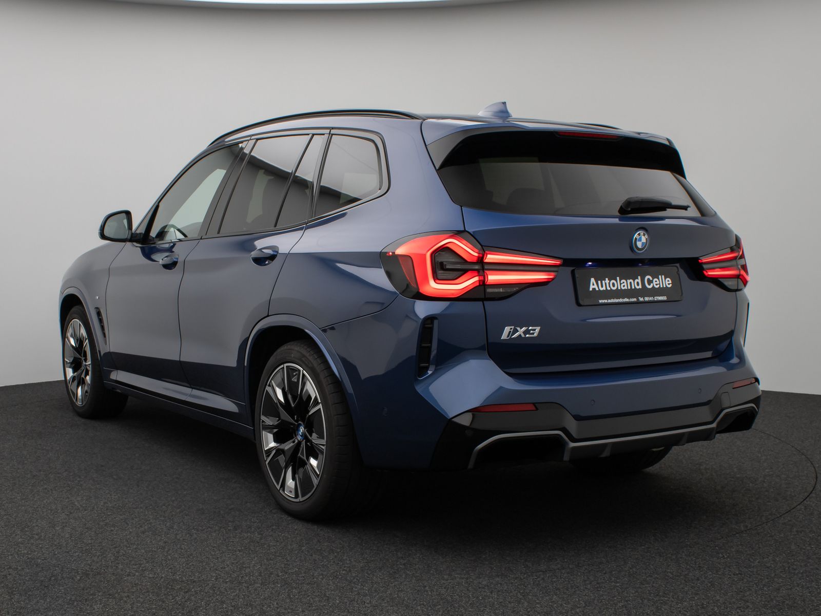 Fahrzeugabbildung BMW iX3 M Sport Impressive Panorama 360° HUD DAB H/K