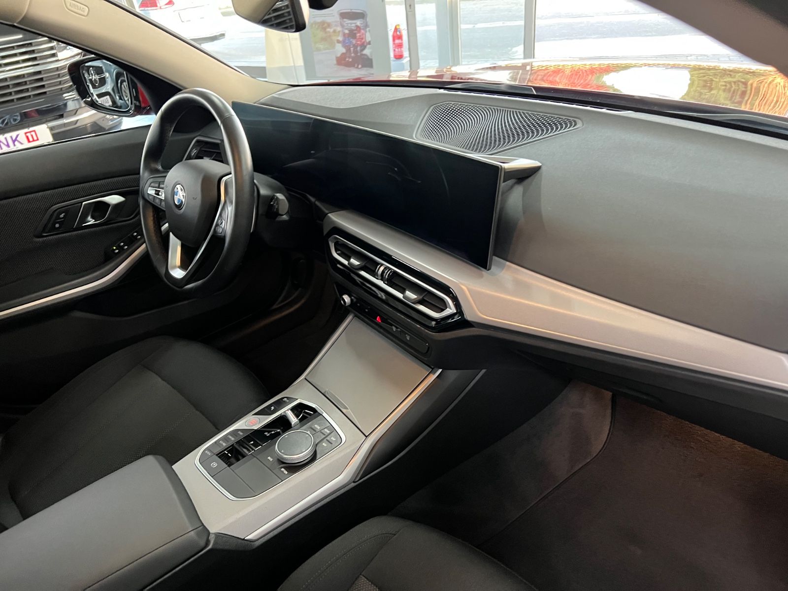 BMW 318 d Touring Facelift+Curved+Assistant+Panroama foto 17