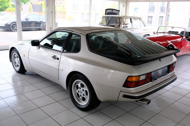 Fahrzeugabbildung Porsche 944 Targa/CH-Fzg./Bestzustand/Kpl. Historie