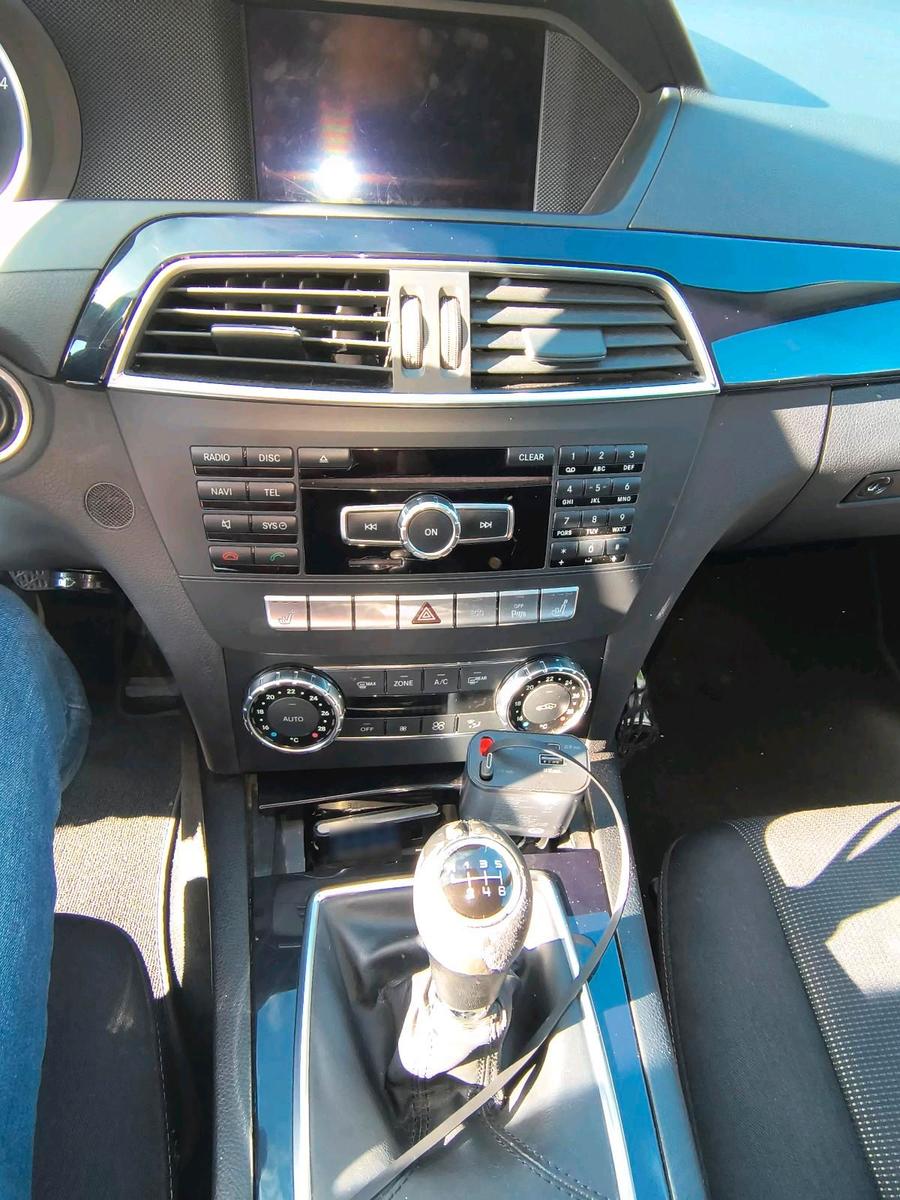 Mercedes-Benz C200 2011 — photo 14