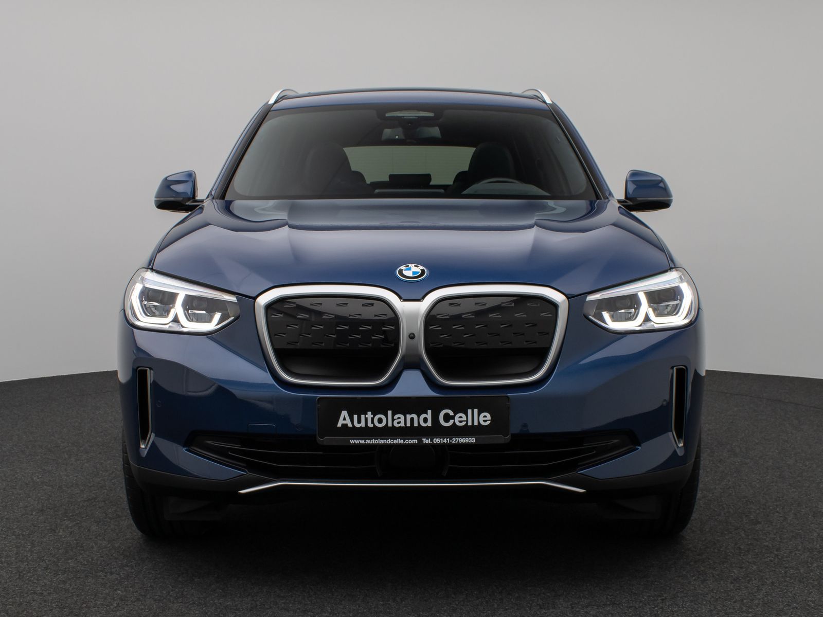 Fahrzeugabbildung BMW iX3 Impressive Panorama 360°HUD DAB H/K AHK Komf