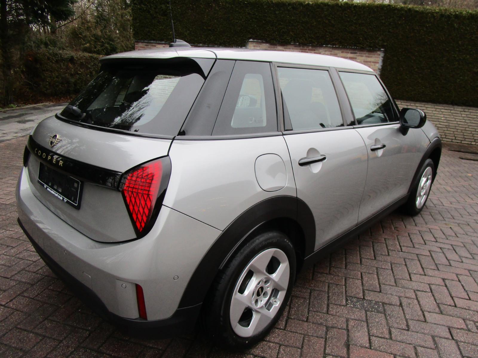 MINI COOPER Mini 5-trg. Cooper C Essential Trim