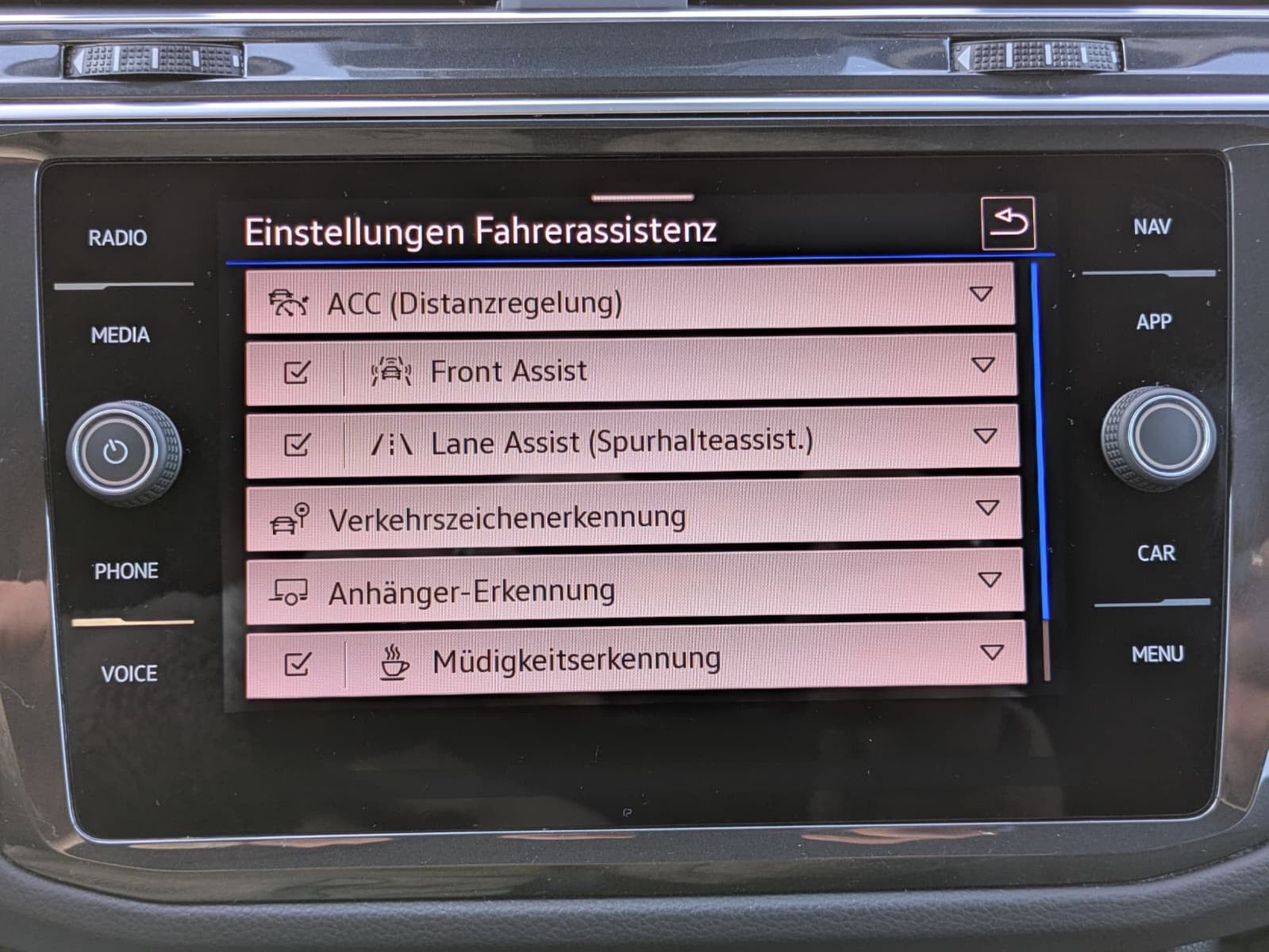 Fahrzeugabbildung Volkswagen Tiguan 2.0 TDI Life LED*AHK*ACC*SHZ*NAVI*APP