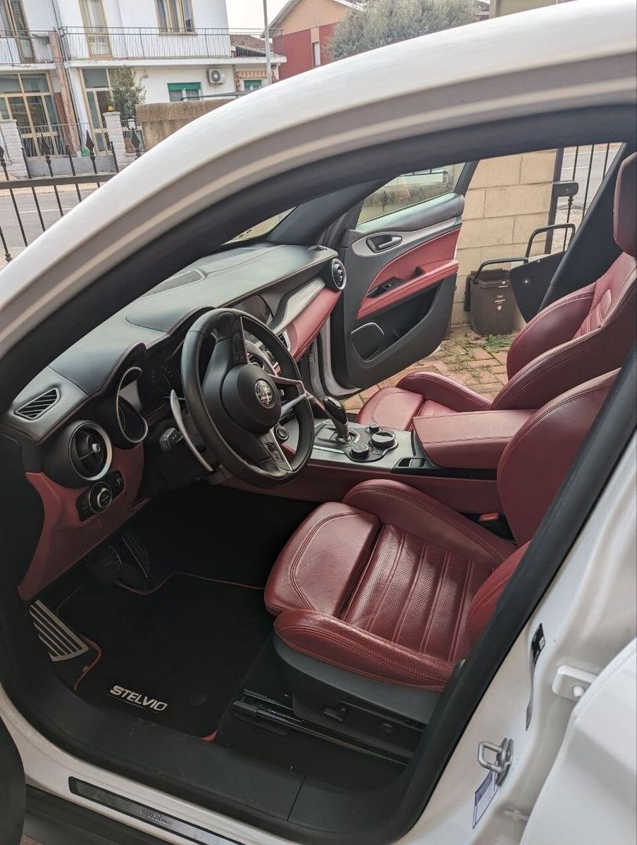 Alfa Romeo Stelvio 2.2 Turbodiesel 210 CV AT8 Q4 imagem 2
