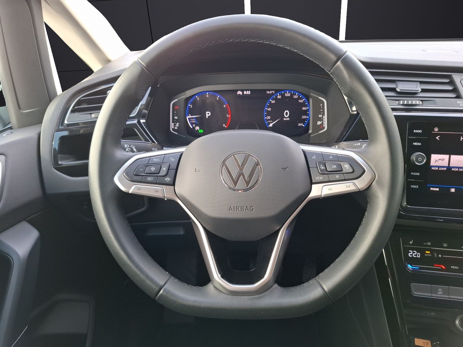 Fahrzeugabbildung Volkswagen Touran TSI Highline DSG 7-Si AHK AID ACC RFK SH
