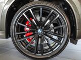 BMW X6 xDrive30d M Sport PANO HUD ACC RFK NAVI LED D - silberne BMW X6