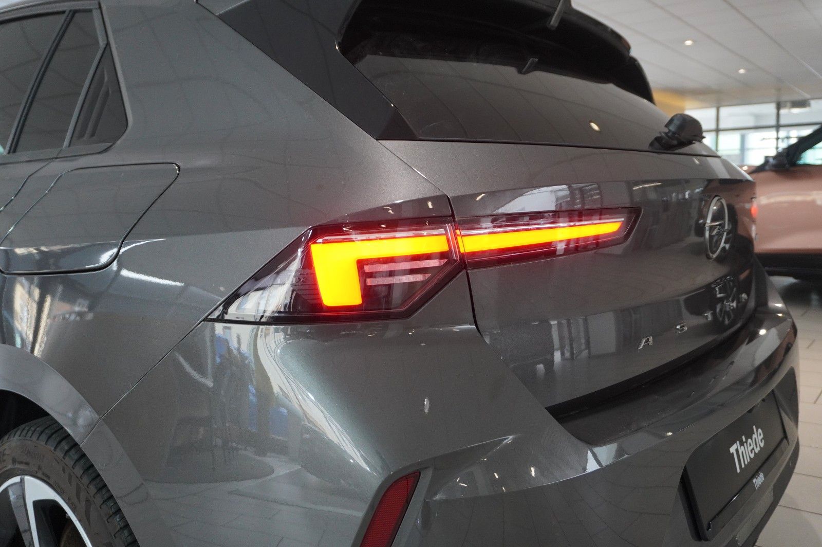 Fahrzeugabbildung Opel Astra L Lim. 1.6 HYBRID BUSINESS NAVI/LED/KAMERA