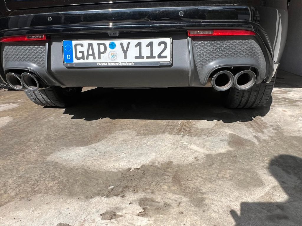 PORSCHE Macan 2023