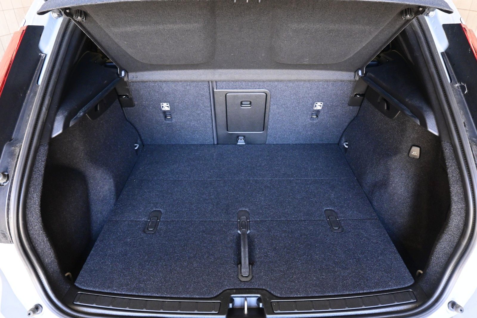 Fahrzeugabbildung Volvo XC40 B3 DKG Plus Black Edition*STDHZG*360°*ACC*