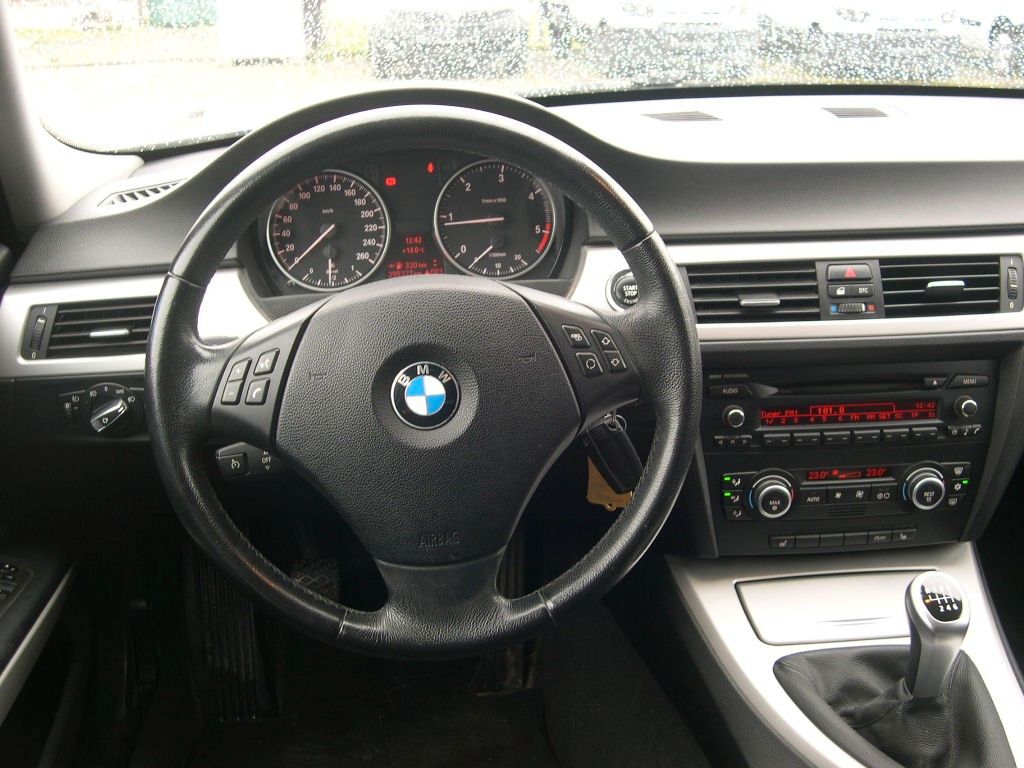 Fahrzeugabbildung BMW 318d touring+SHZ+PDC+ALU+