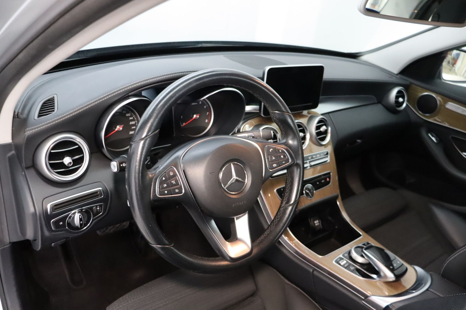 Fahrzeugabbildung Mercedes-Benz C 180 CGI Exclusive * Navi * Sitzhzg * TOP