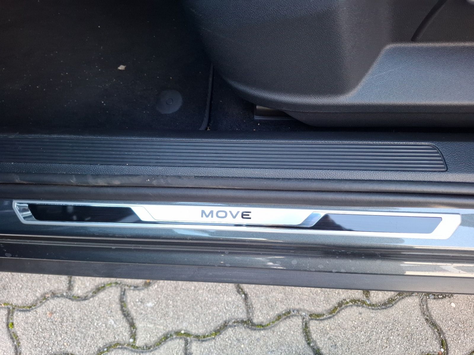 Fahrzeugabbildung Volkswagen T-Roc TSI Move DSG STH LED Navi AID RFK SH