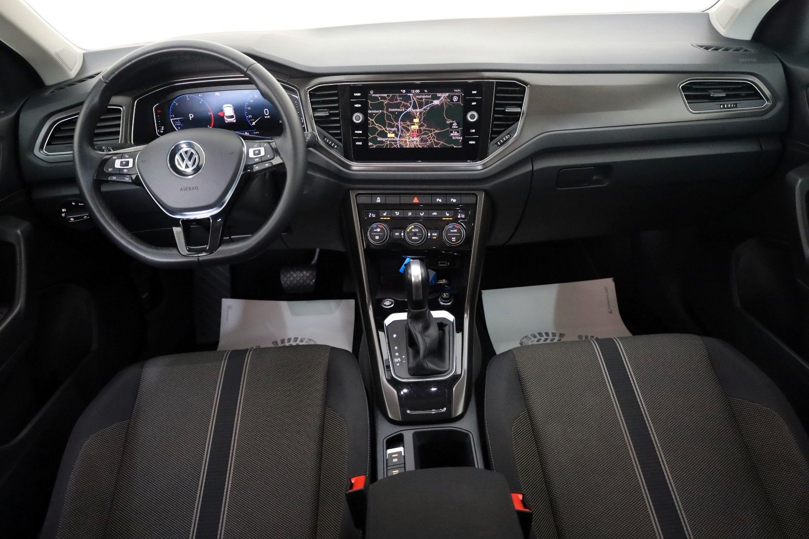 Fahrzeugabbildung Volkswagen T-Roc Style Navi,SH,PDC,ACC,AHK,SR+WR