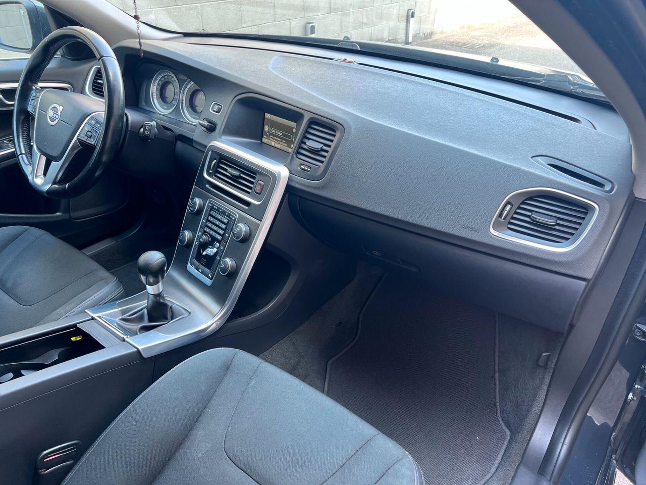 Volvo V60 2012 — photo 11