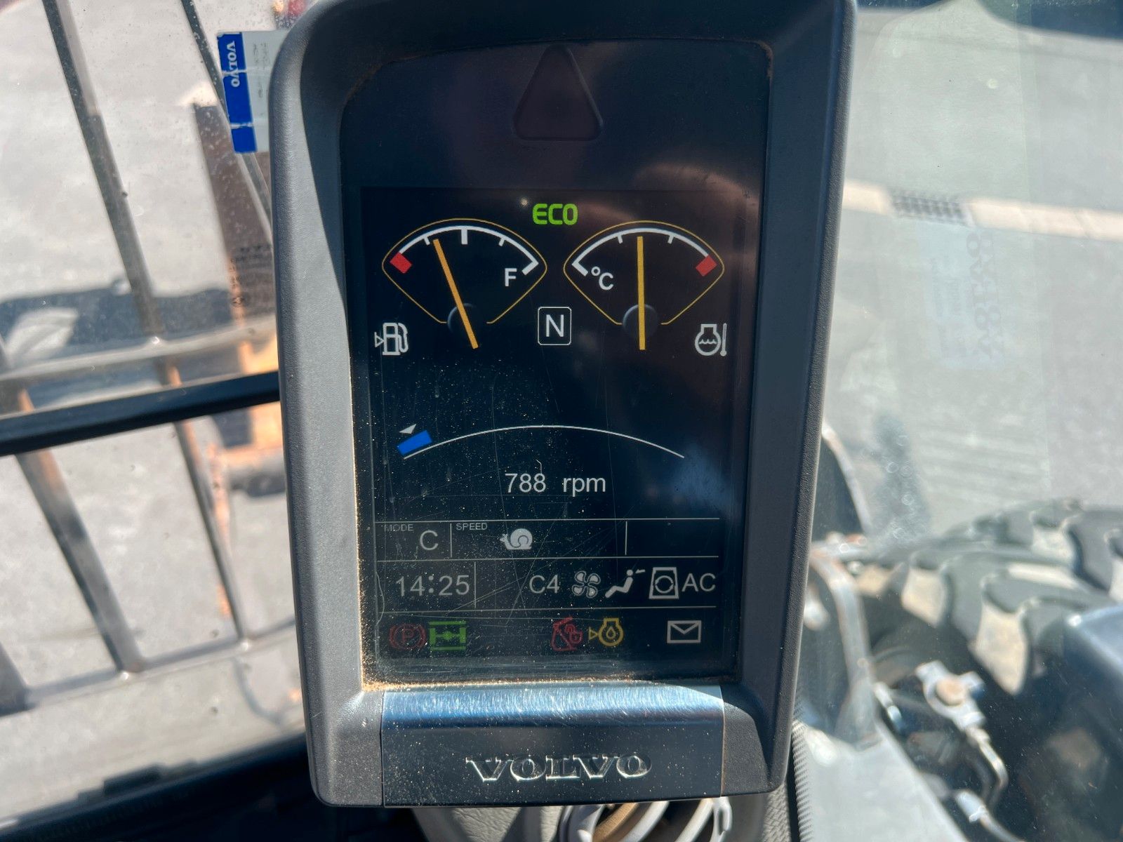 Fahrzeugabbildung Volvo EW160D / 2014 / 1xTieflöffel / Forstschutzgitter