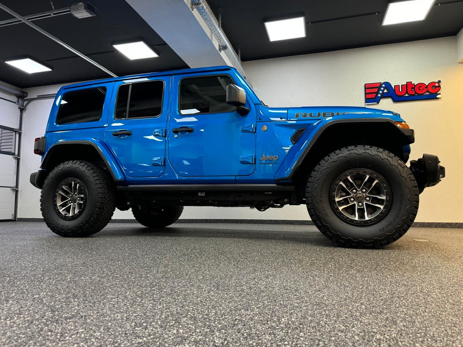 Fahrzeugabbildung Jeep RUBICON 392-6.4L HEMI V8-RECON 35"-STEEL BUMPER