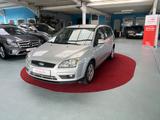Ford Focus Turnier Ghia - Ford Focus aus 2006: Turnier