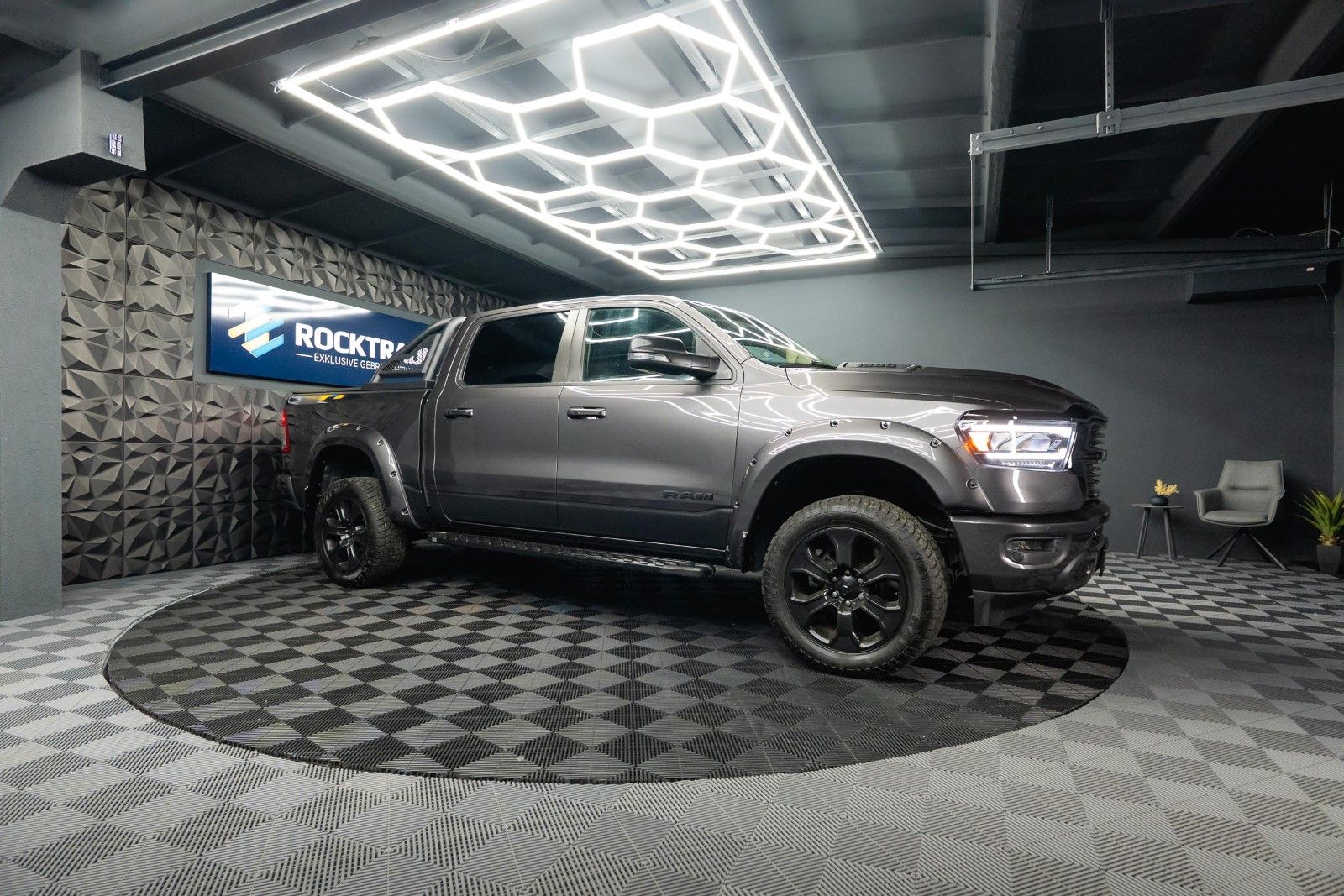 Fahrzeugabbildung Dodge RAM 5.7 V8 HEMI 4x4 OFFROAD Night-Paket *LED*