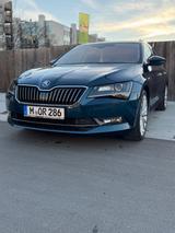 Skoda Superb 2.0 TDI DSG L&K Combi L&K - Skoda Superb Gebrauchtwagen in München