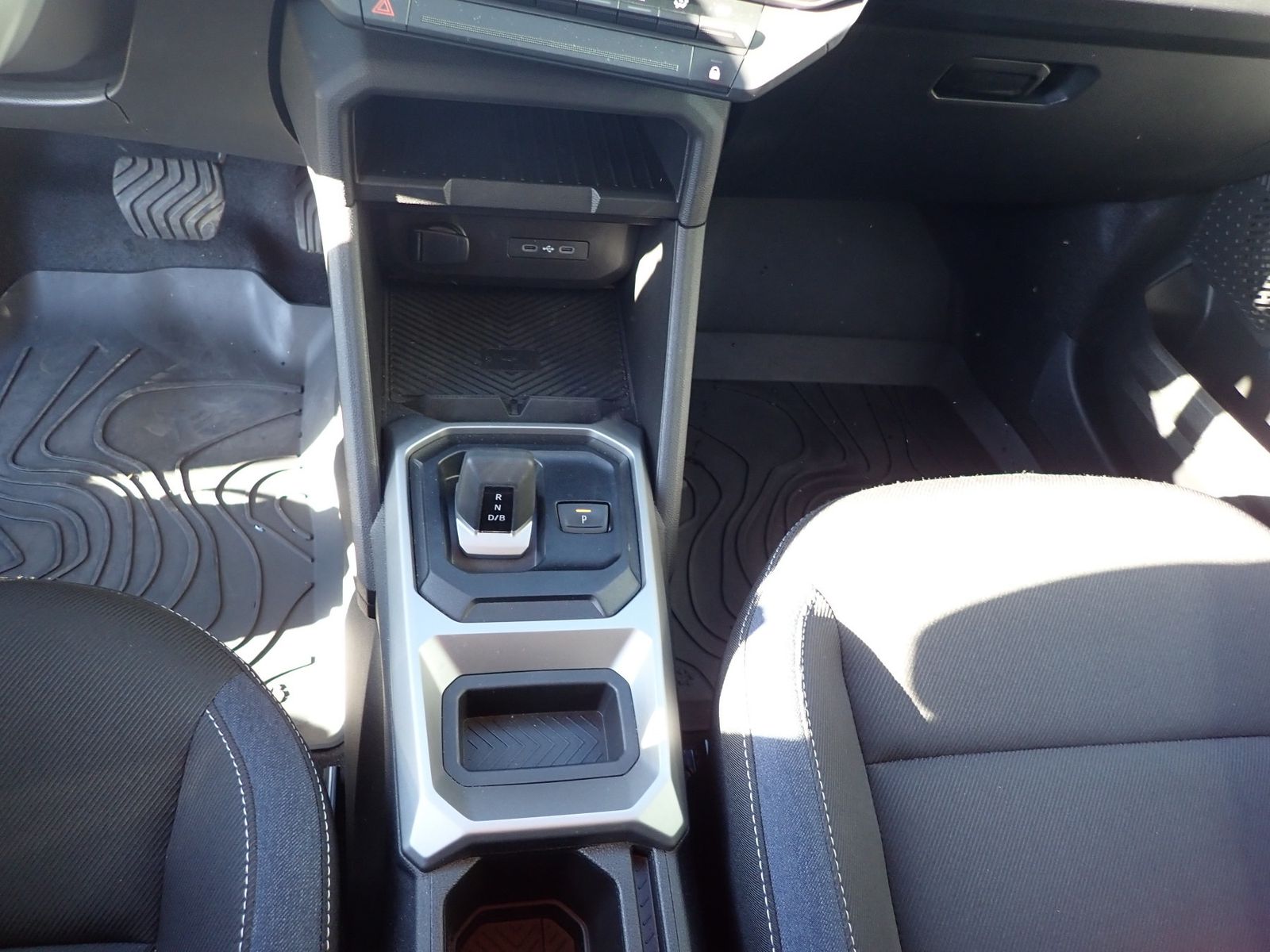 Fahrzeugabbildung Dacia Duster Hybrid 140 Journey