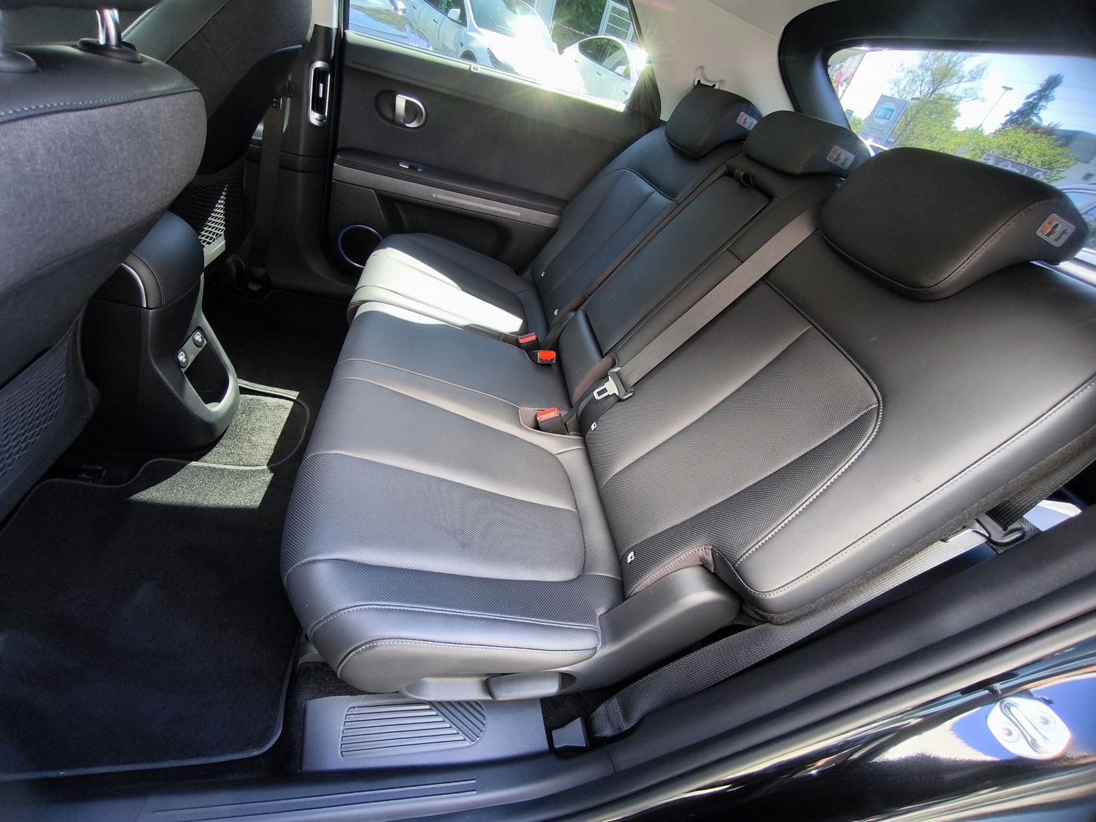Fahrzeugabbildung Hyundai Ioniq 5 Uniq LED+HEAD+NAVI+SHZ+360°+ACC+BOSE+19"