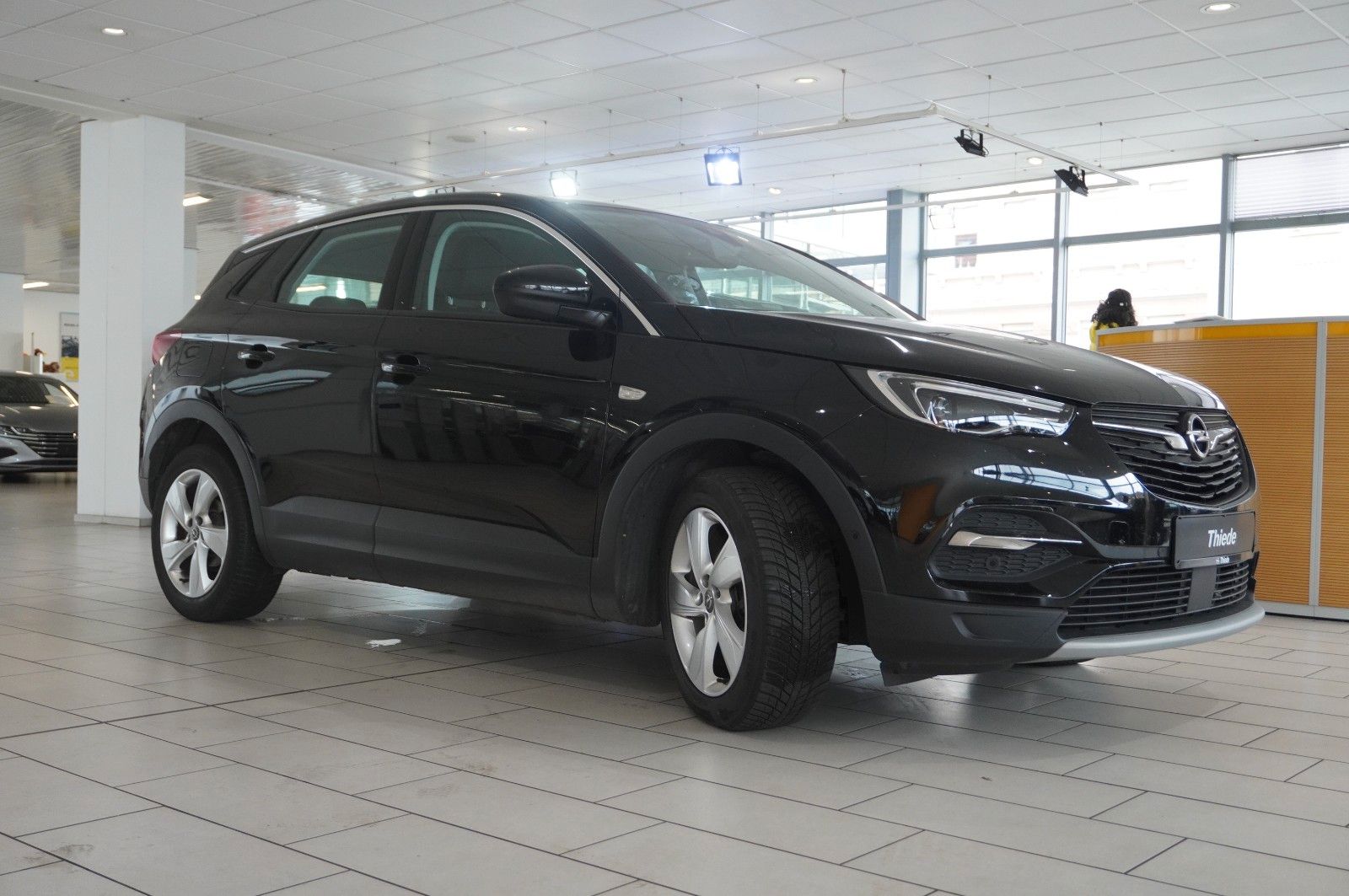 Fahrzeugabbildung Opel Grandland (X) 1.2T INNOV. NAVI/LED/KAMERA/SH/DAB