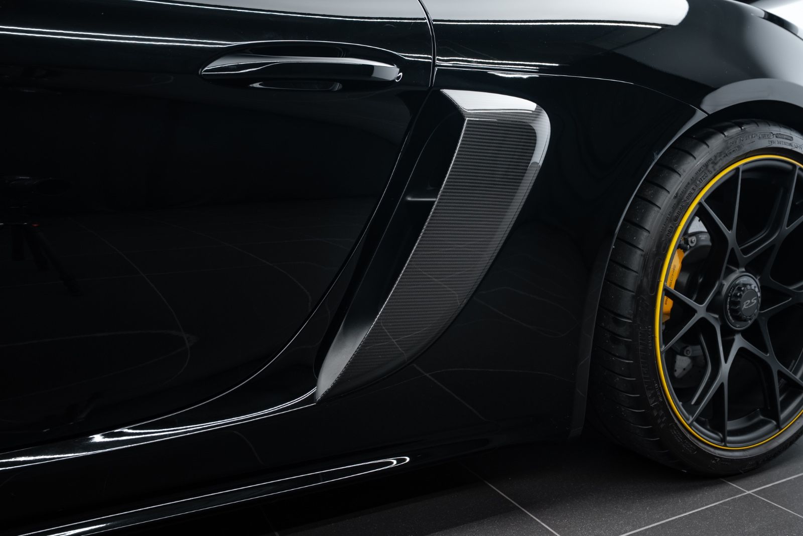 Fahrzeugabbildung Porsche 718 Cayman GT4 RS WEISSACH/PCCB/LIFT/CARBON