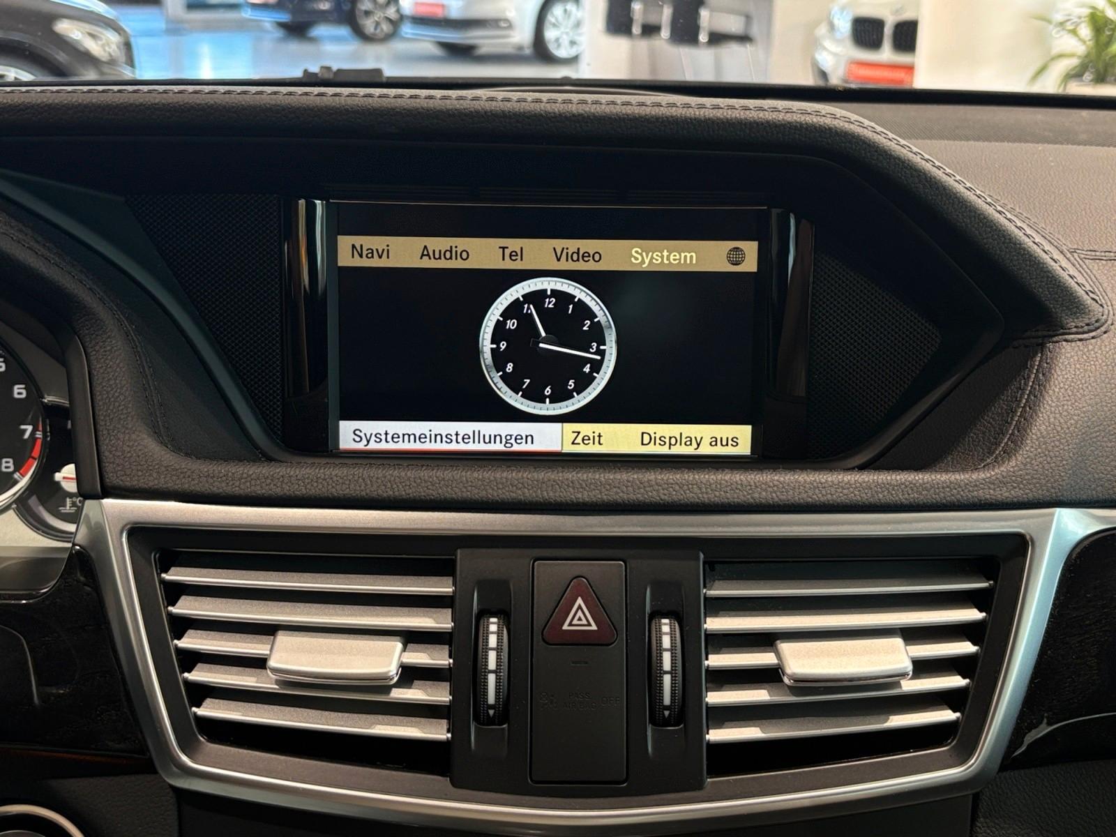 Mercedes-Benz E63 AMG Lim. DRIVERS COMAND SCHIEBE HK PARK
