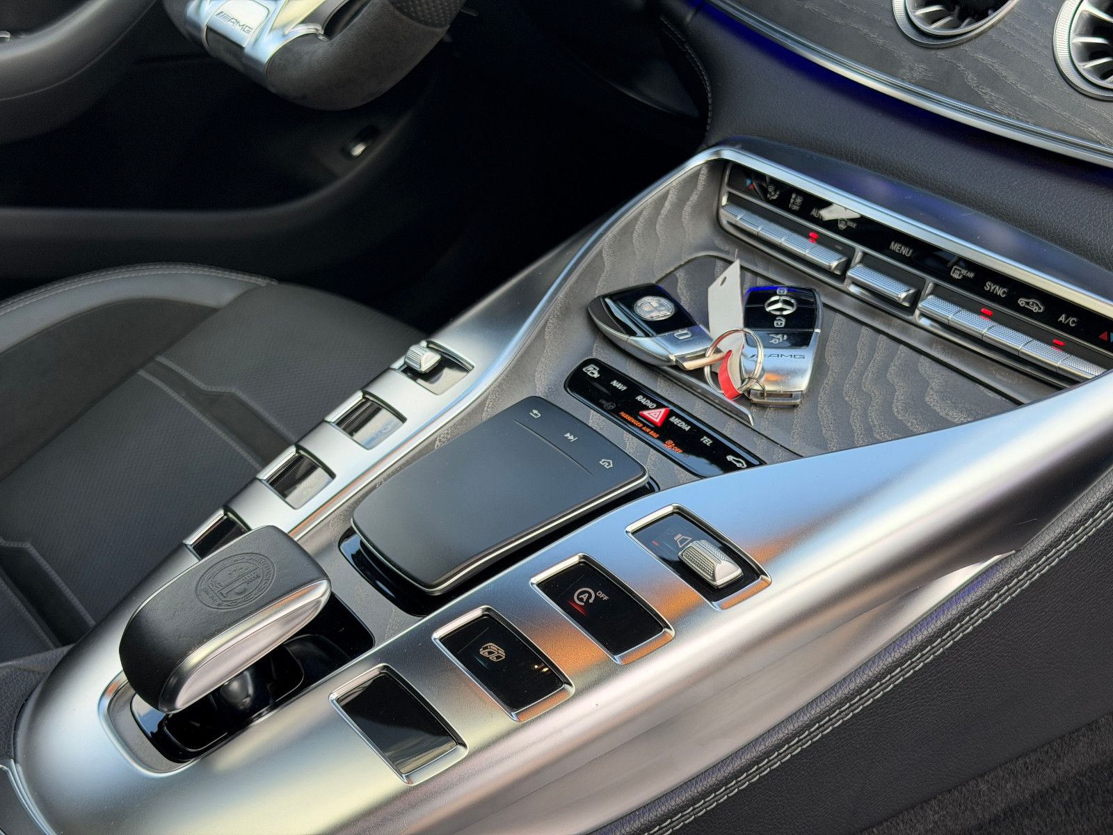Fahrzeugabbildung Mercedes-Benz AMG GT 4 /43 4Matic+/AERO/V-8STYLING/360KAM/