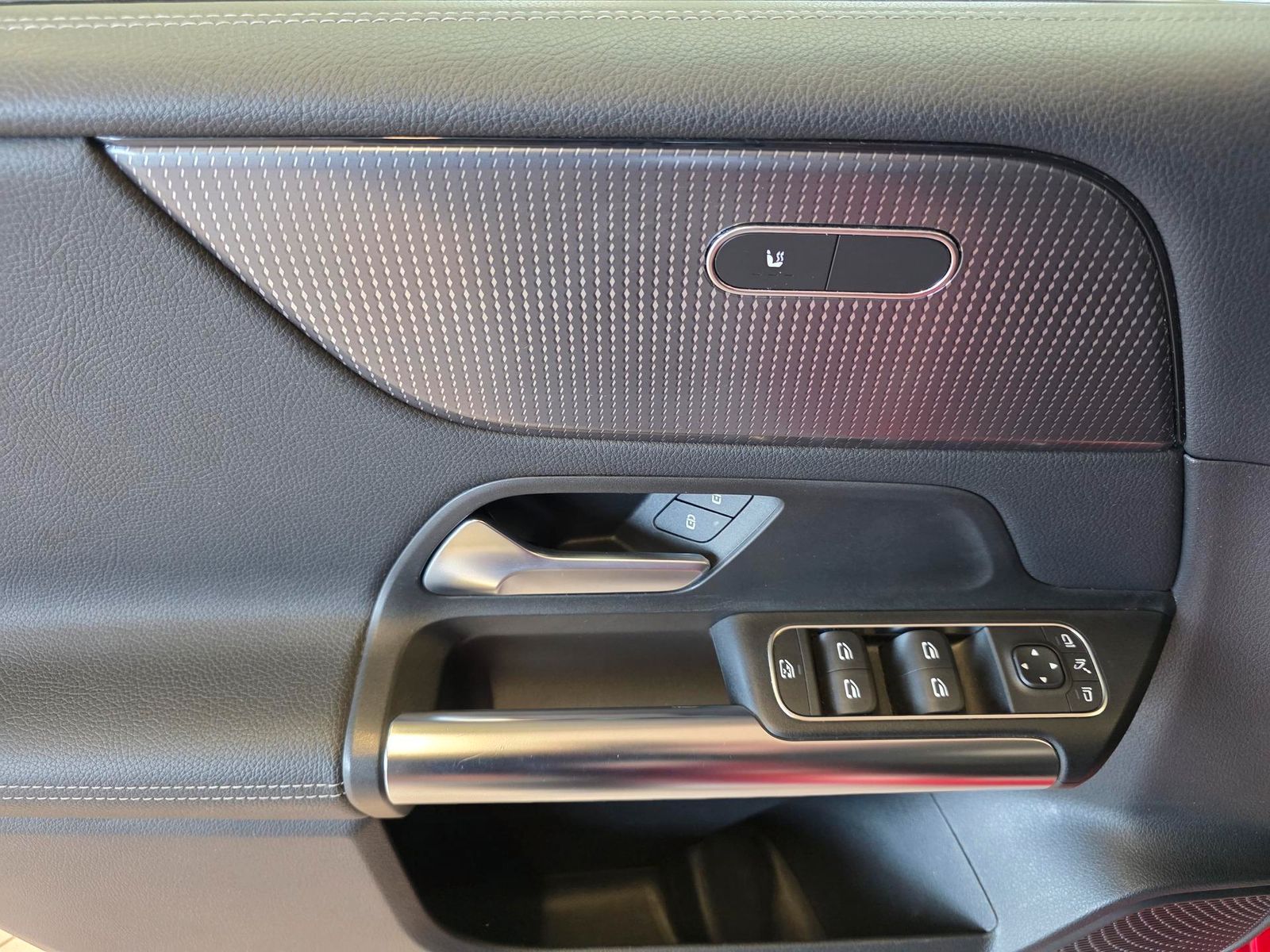 Fahrzeugabbildung Mercedes-Benz B250 Autom. /LED/Navi/StandHz/Park-As/Ahk