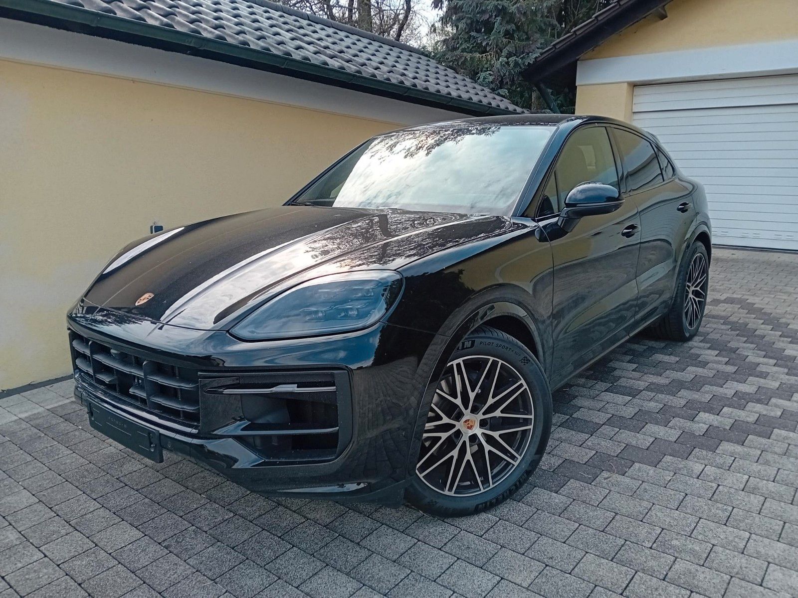 Porsche Cayenne - 1