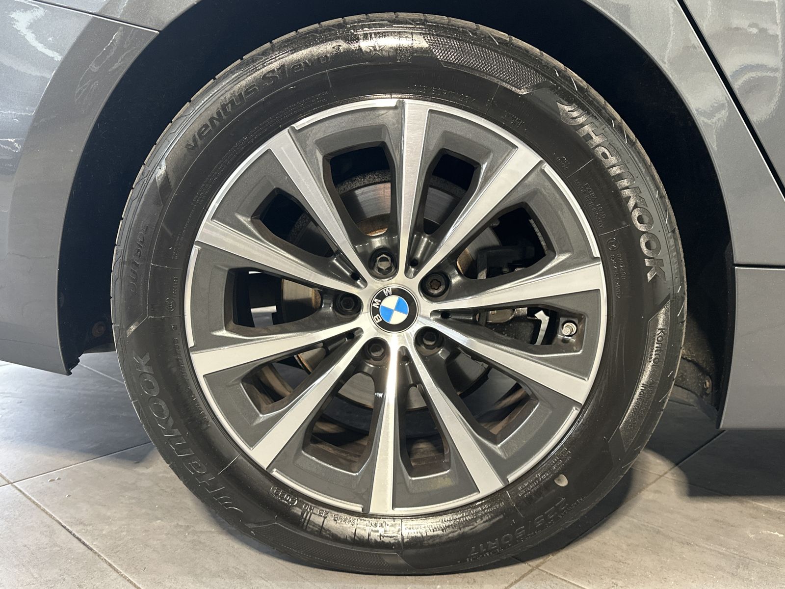 Fahrzeugabbildung BMW 320d Touring Sport-Line NAV+LED+ACC+HIFI+17ZO+LC