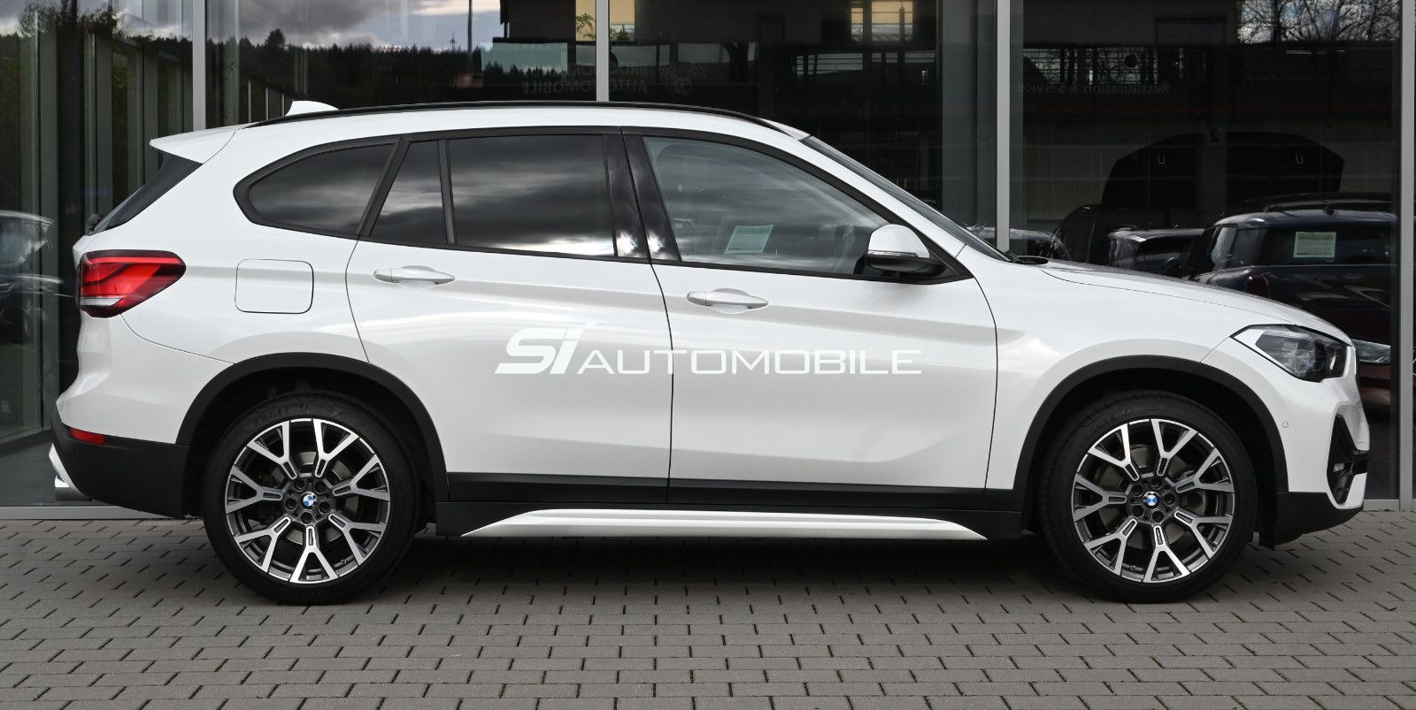 Fahrzeugabbildung BMW X1 xDr. 20d Sport Line °ACC°AHK°HEAD-UP°KAMERA°