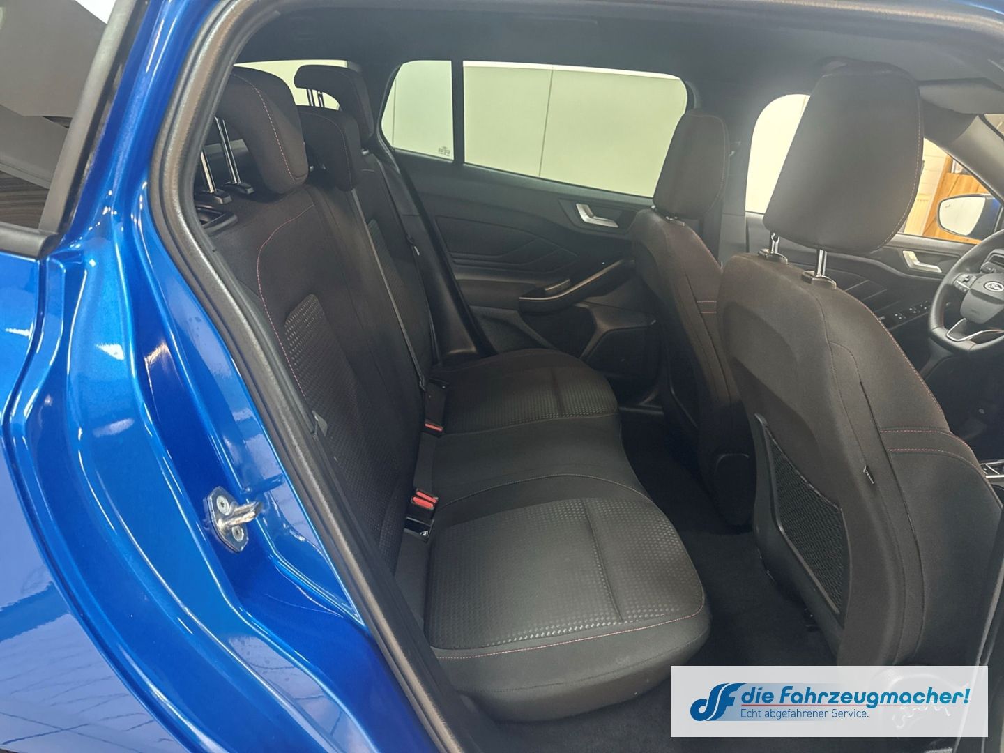 Fahrzeugabbildung Ford Focus Turnier ST-Line Navi LED ACC Apple CarPlay