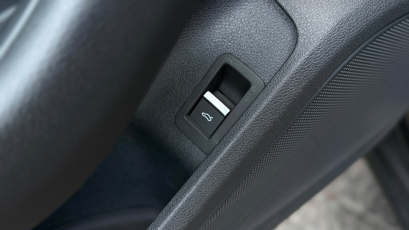 Fahrzeugabbildung Audi A4 40 TFSI 3x S-Line LED+VIRTUAL+MMI+SHZ+PDC+DSP
