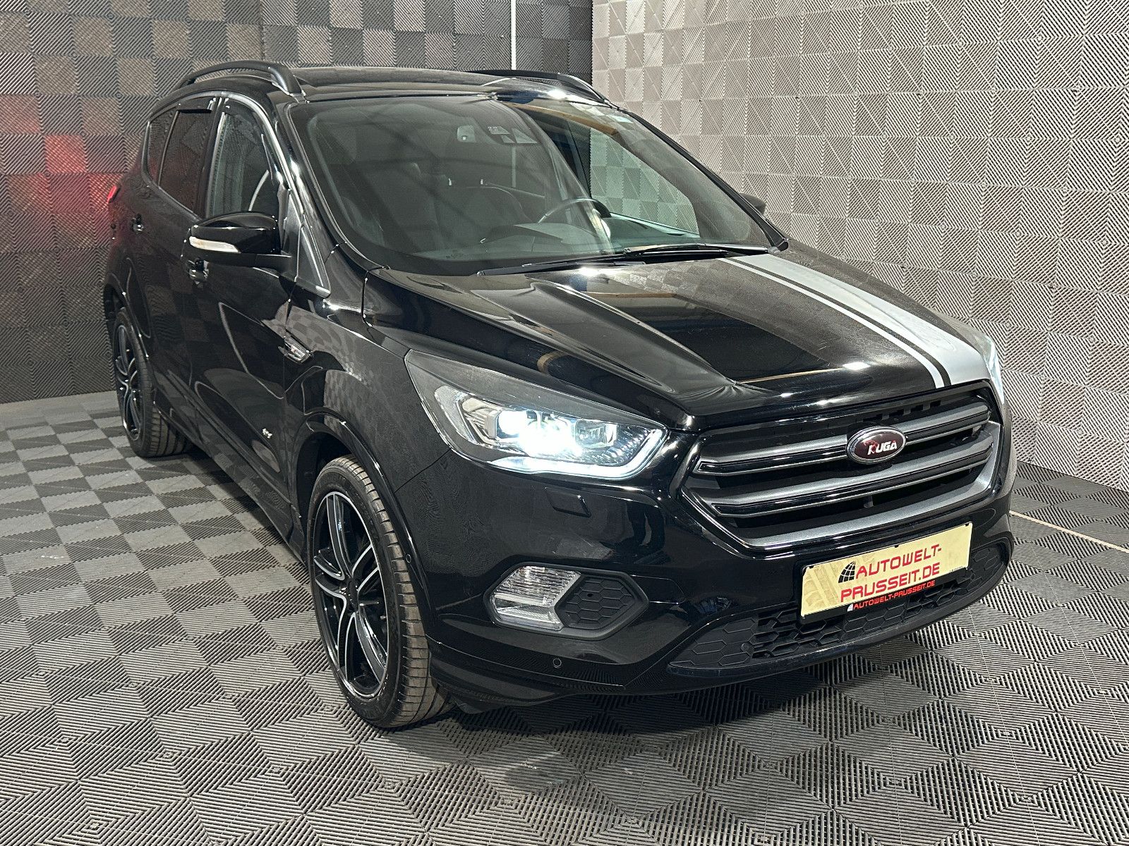 Gebrauchtwagen Ford Kuga Kuga 4×4*ST LINE*BiXENON-AHK-R.KAM-ACC-KEYFREE in Horb am Neckar