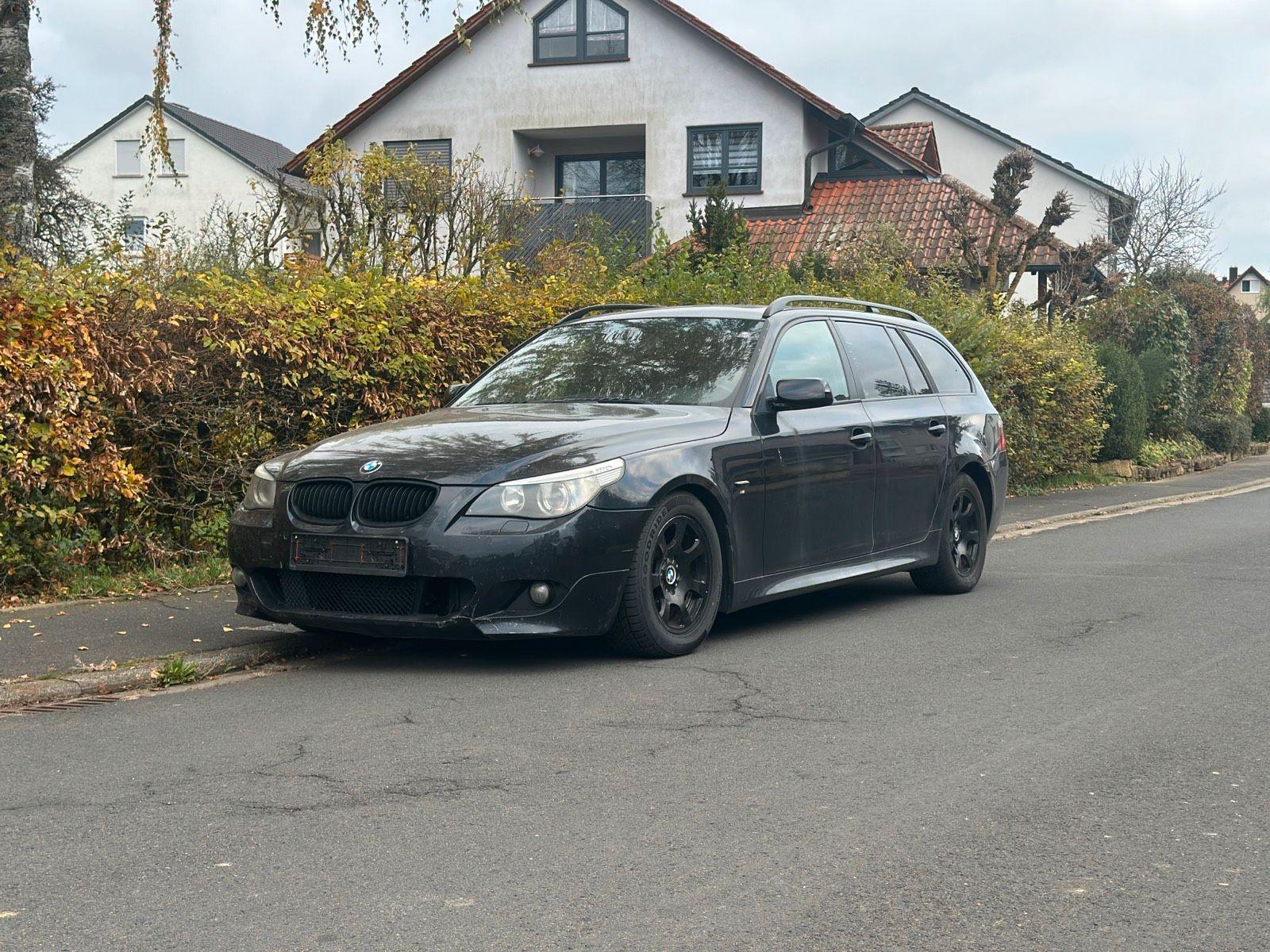 BMW 525 2004 — rear view