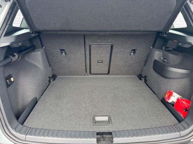 Fahrzeugabbildung SKODA Karoq Style 1.5 TSI 150 PS 6-Gang LED RFK ACC