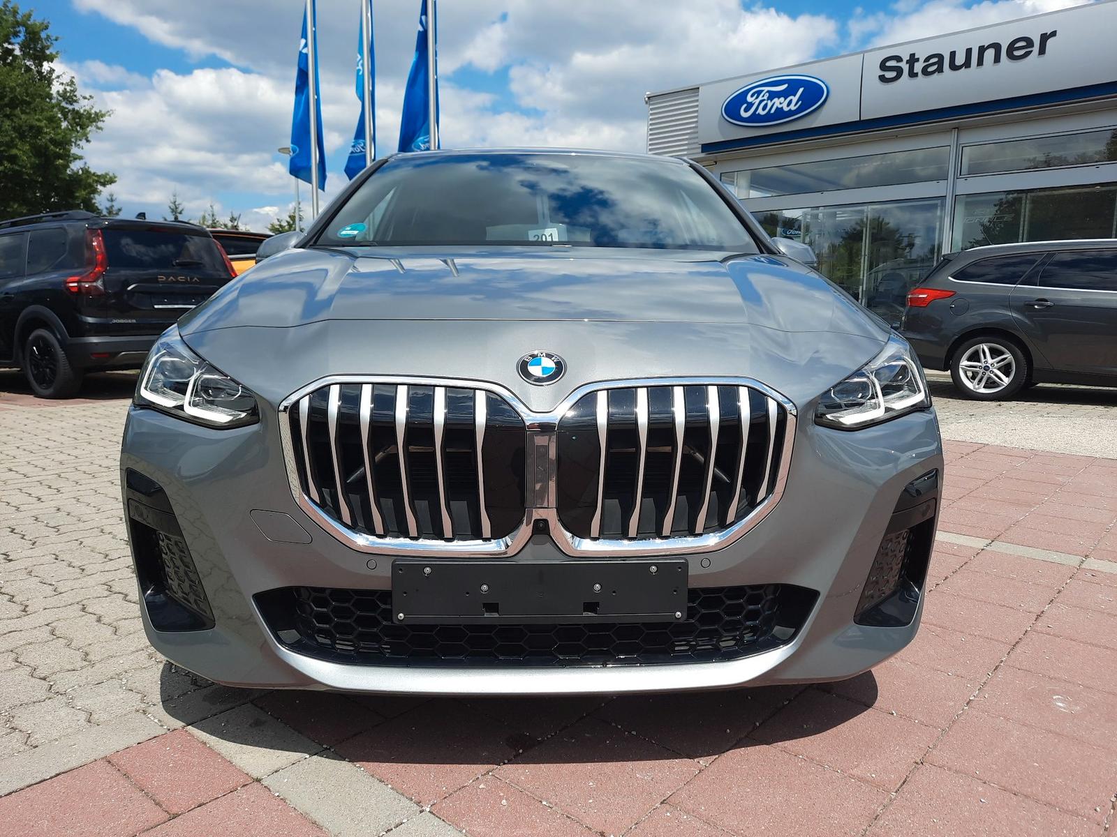 BMW 218i Active Tourer M-Sport LED LED HUD 360-Kam.