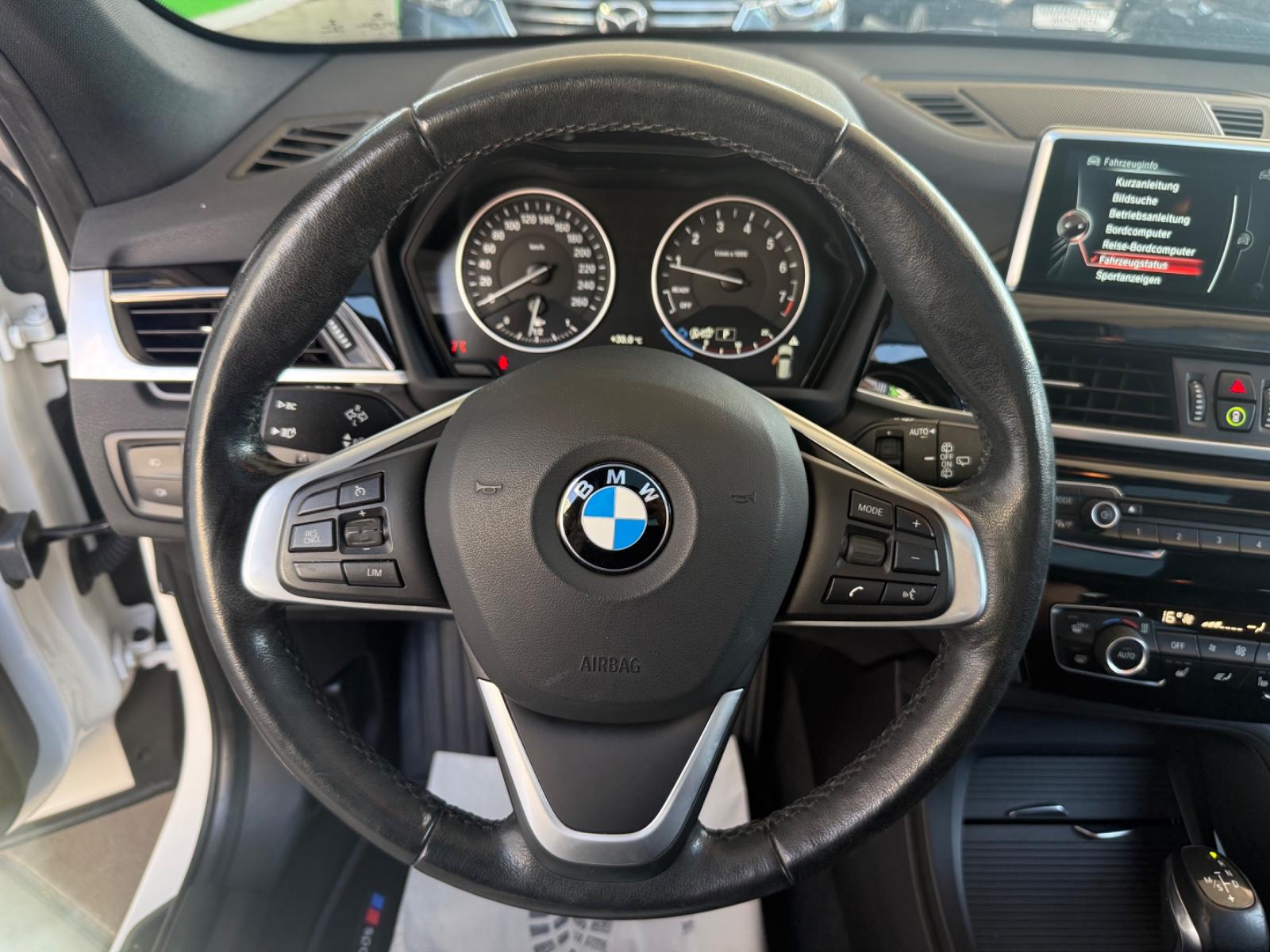 BMW X1 xDrive 20i Panorama / Head up / Kamera