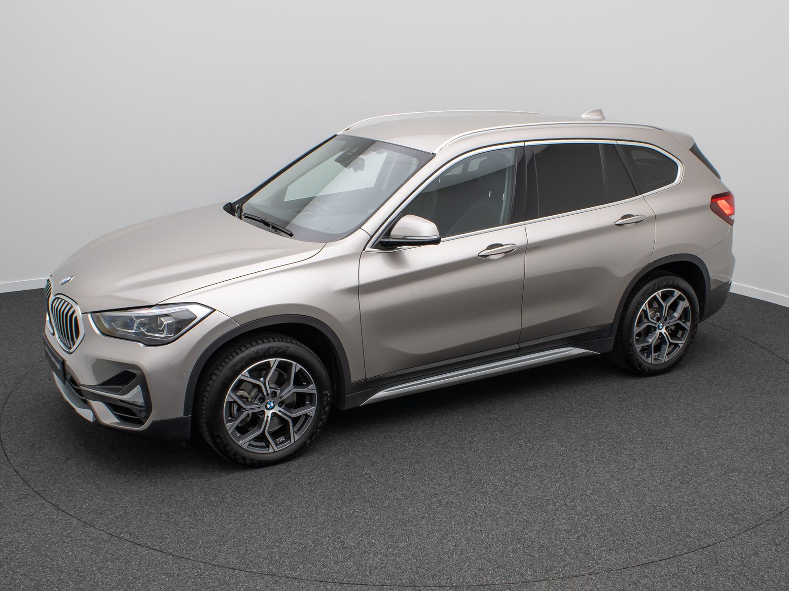 Fahrzeugabbildung BMW X1 xD20i xLine Kamera Lenkrhzg Navi+HUD DAB HiFi