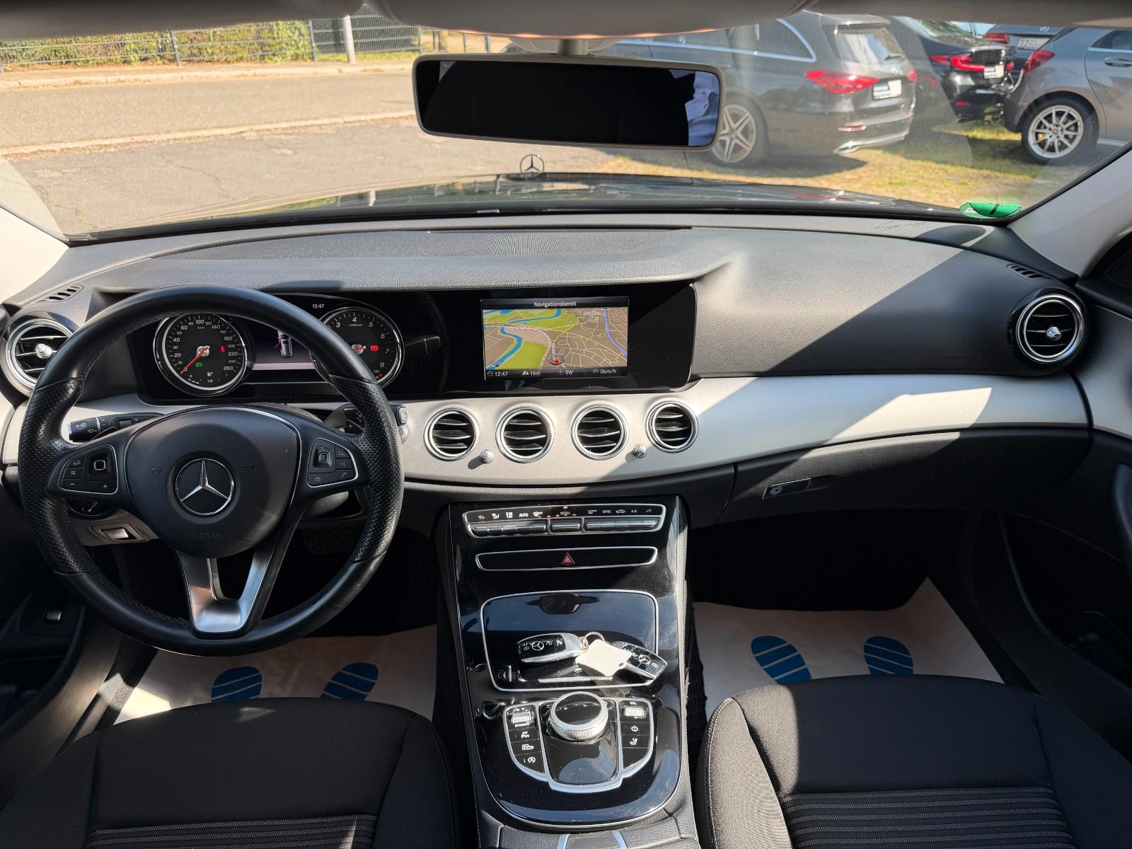 Mercedes-Benz E 200 LED/EL. SITZE/NAVI/KAMERA/LUFTFEDERUNG