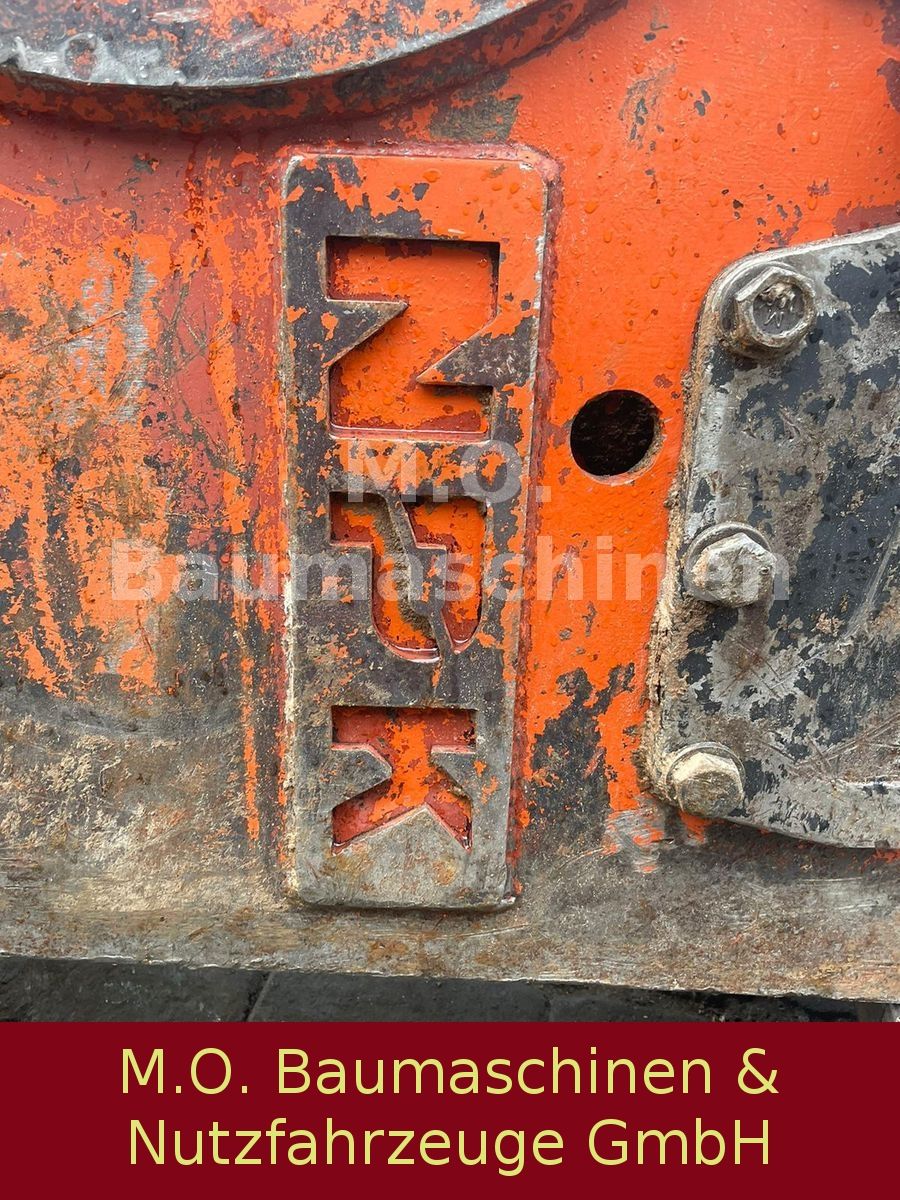 Fahrzeugabbildung Andere NPK E-210 A / Pickhammer / 17-25 T /