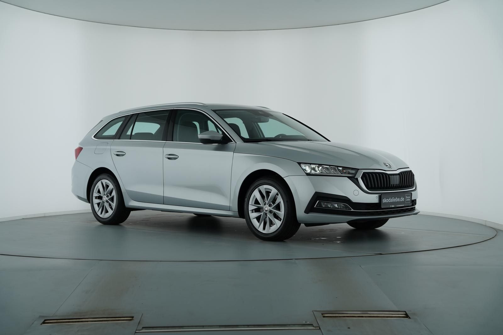 Skoda OCTAVIA COMBI STYLE 2.0TSI DSG 4x4 STANDHEIZUNG foto 4